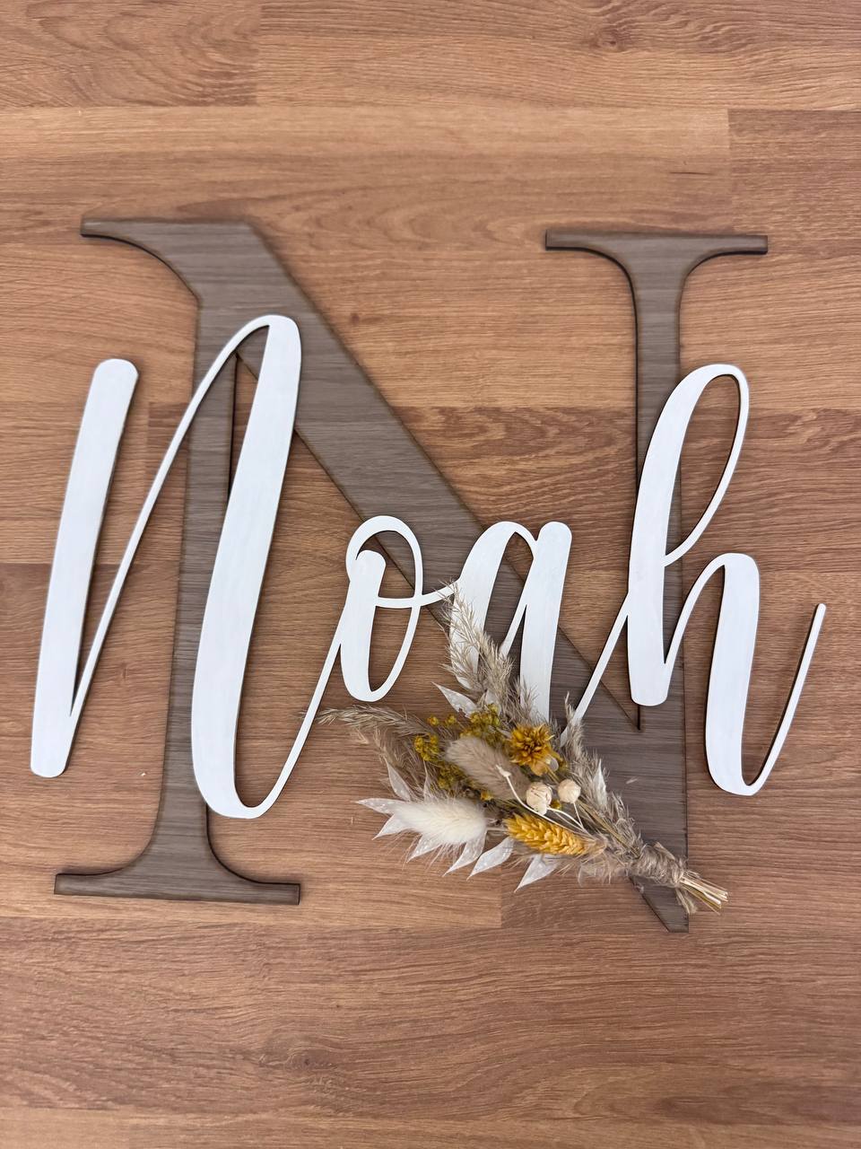 Türschild mit Trockenblumen