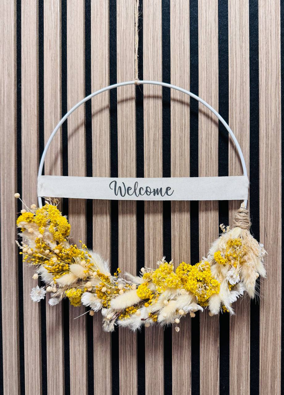 Willkommenskranz mit gelb/weißen Trockenblumen
